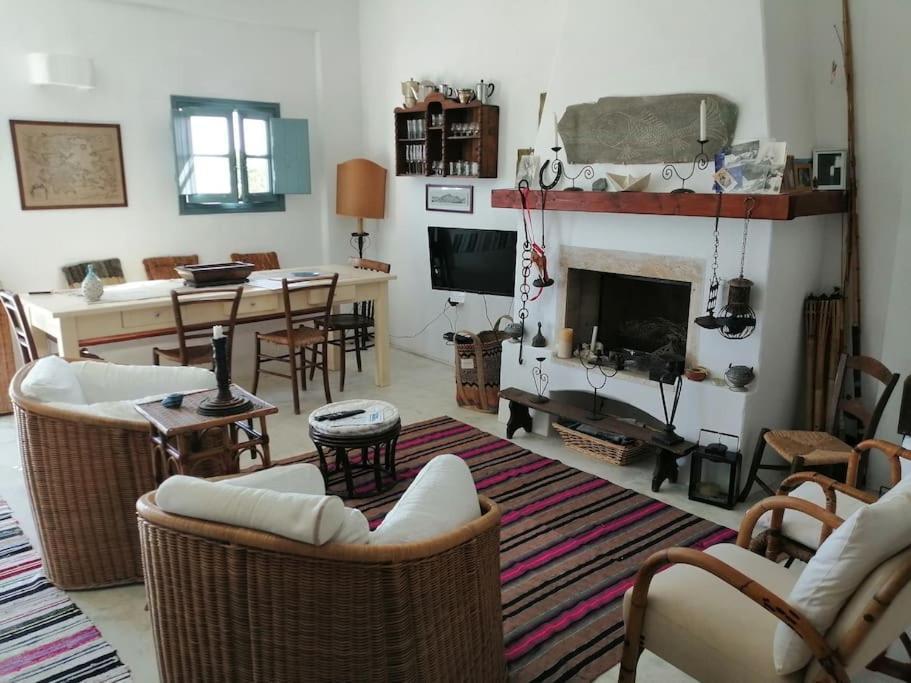 Casa Dei Melograni At Vourlidia Leros Villa Vromolithos Exteriör bild